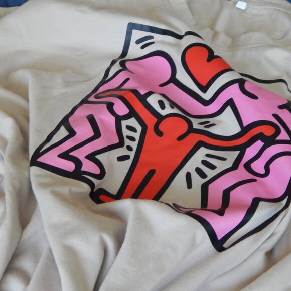 Keith Haring Tan T-Shirt With Heart Graphic. Sizes XL - Picture 2 of 4